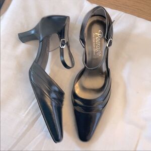 PEERAGE LEATHER SHOES. NEW.